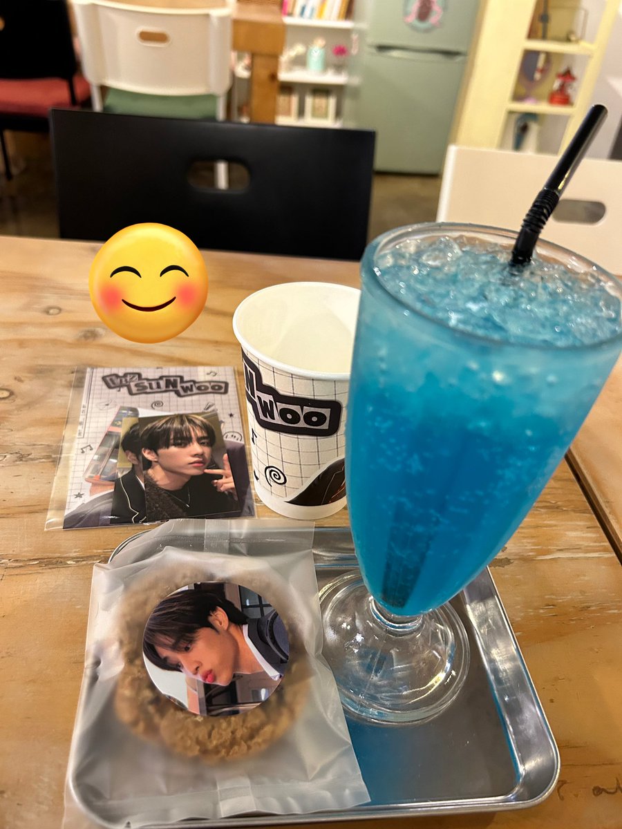 L0V3__KPOP's tweet photo. 어제 더웠는데 부산에 선우 생카에 갔다왔습니다. 😊
선우로 가득 꾸며져서 좋았었습니다. 선우야 늦었지만 생일 축하해 🎉🎉🎉🎂
#항상빛나는_선우에게
#선우생일카페 #더보이즈 #김선우 #SUNWOO #THEBOYZ #더보이즈선우 #더비 https://t.co/EjdbRYast6