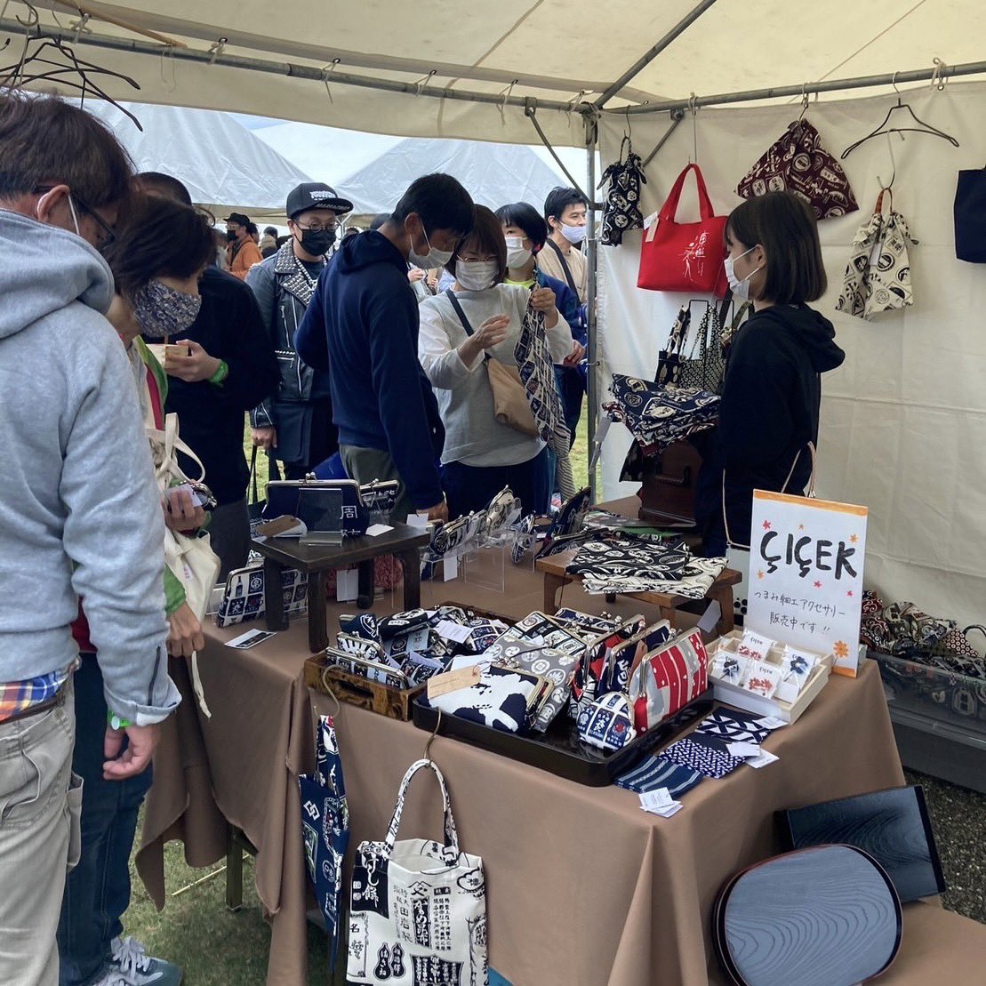 yu_bloom321's tweet photo. 《新メンバー募集‼️》

山口大学＆山口県立大学合同まちづくりサークルのbloomです！

ボランティアに参加してみたい方、地域活性化に興味ある方、交流の輪を広げたい方
、一緒に山口を盛り上げていきましょう🙌

少しでも興味を持った方は気軽にDMまでご連絡ください！✨️ https://t.co/iGpvqtVD3d
