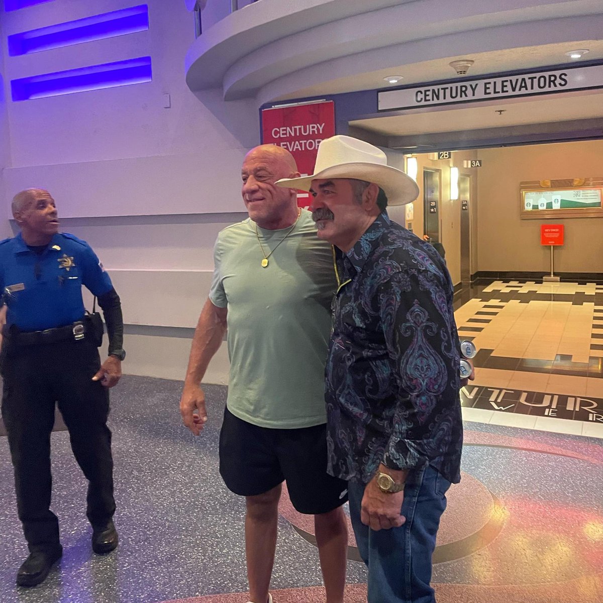 The Predator and the The Hammer

Two legends Mark Coleman and Don Frye unite ahead of #UFC300 🙌