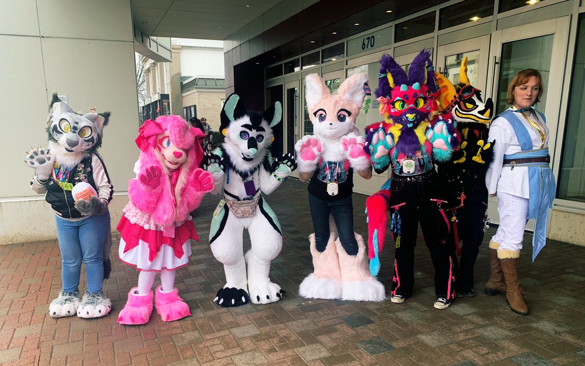Squad at Atlantic Entertainment Expo!! >:3 the folks who showed for the group photo! #fursuit #aex2024 #atlanticentertainmentexpo