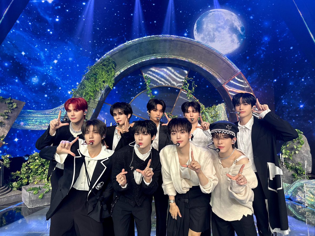 L0V3__KPOP's tweet photo. 크래비티 데뷔 4주년 축하해 🎉🎉🎉🎂
데뷔 때부터 호감이 갔었는데… 크래비티 힘내
#크래비티가_러비티를_많이_4랑한대요
#러비티와_함께라면_몇_번을_걸어도_좋아 #크래비티 #CRAVITY https://t.co/anLH70t7JN