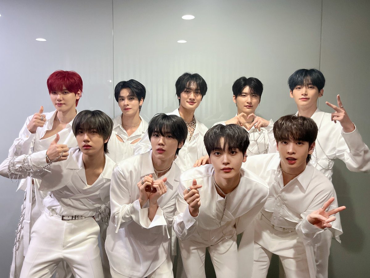 L0V3__KPOP's tweet photo. 크래비티 데뷔 4주년 축하해 🎉🎉🎉🎂
데뷔 때부터 호감이 갔었는데… 크래비티 힘내
#크래비티가_러비티를_많이_4랑한대요
#러비티와_함께라면_몇_번을_걸어도_좋아 #크래비티 #CRAVITY https://t.co/anLH70t7JN