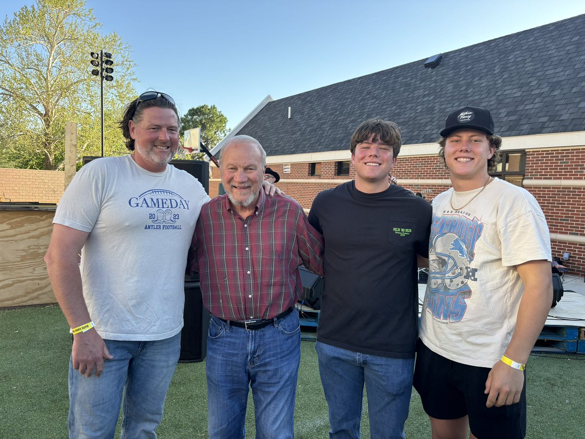 If you asked 1985 me to create a new Mount Rushmore it would have included my dad, my grandpa, Ronald Reagan, and @Barry_Switzer. Thank you Coach- no doubt I wanted to become a coach because of your tenures at @OU_Football & the @dallascowboys @gradyadamson1 @Luke__Adamson