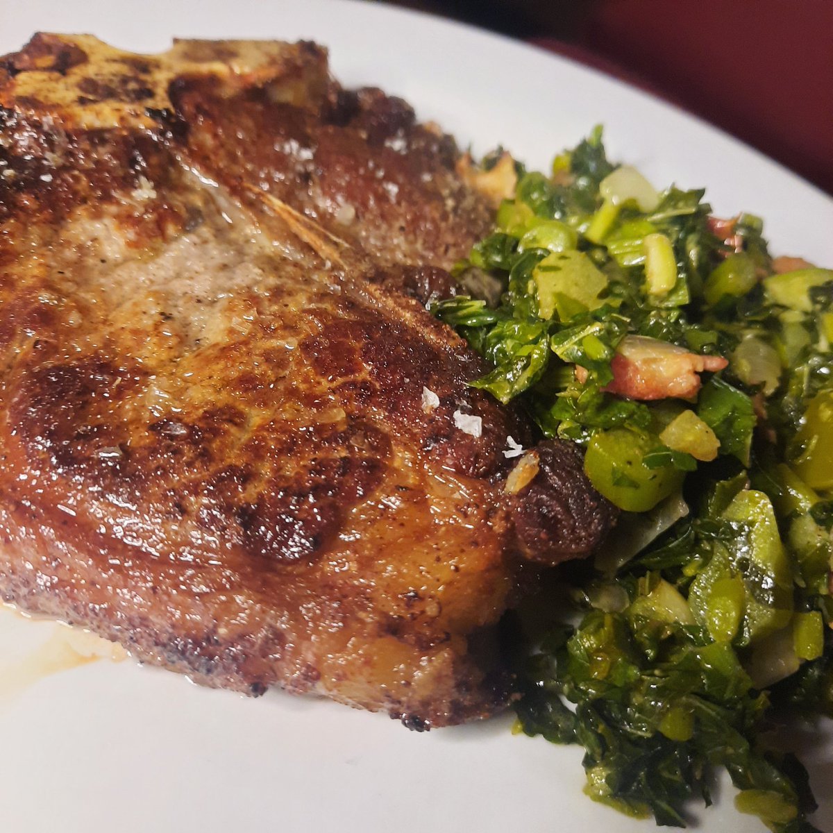 I had 2 of these bad boys: T-bone steaks
With creamy callaoo & bacon.
Today ended up being an #OMAD day, and I'm not mad about it.

#keto #wholefood #meatheals #ketoJamaican #ketoJamaicastyle