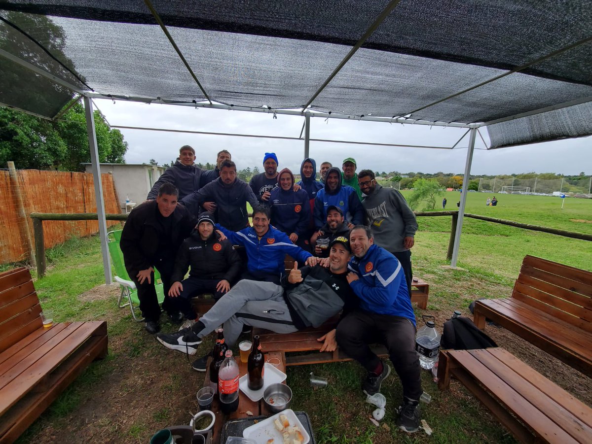 Gran victoria contra un duro rival como lo es Bulinbaba.
Hoy con estreno del nuevo cuerpo Técnico la dupla Corneta - Guillama. Los goles (Chino x2, Piyin x1)

Aguante Olimpo Senior #ElClubDelBarrio❤️💛💜
