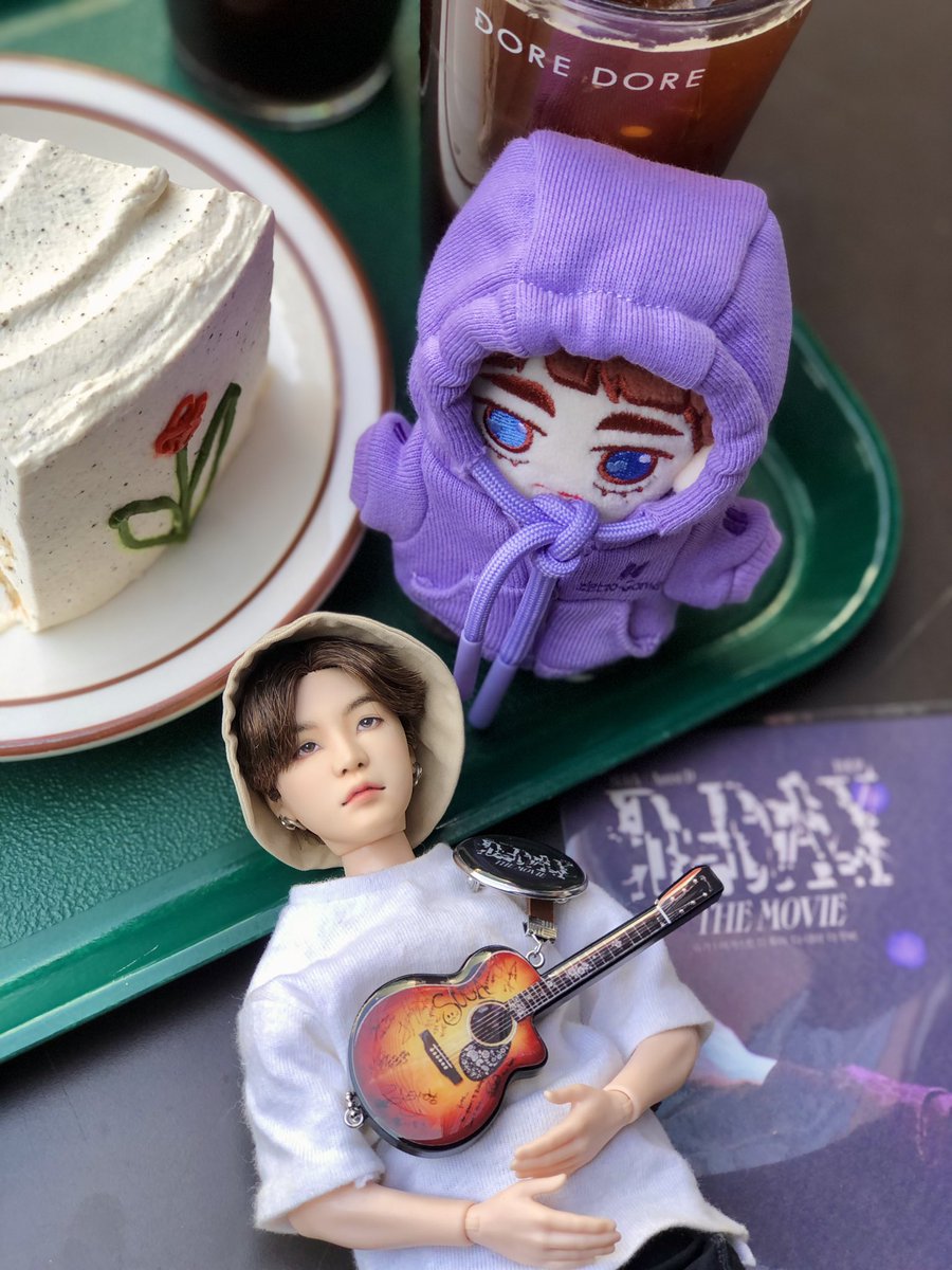 Dec_tantan's tweet photo. @J_ARMY2018 윤기 기타 감사해요! 🎸😌💜 https://t.co/e8WljRzWK2