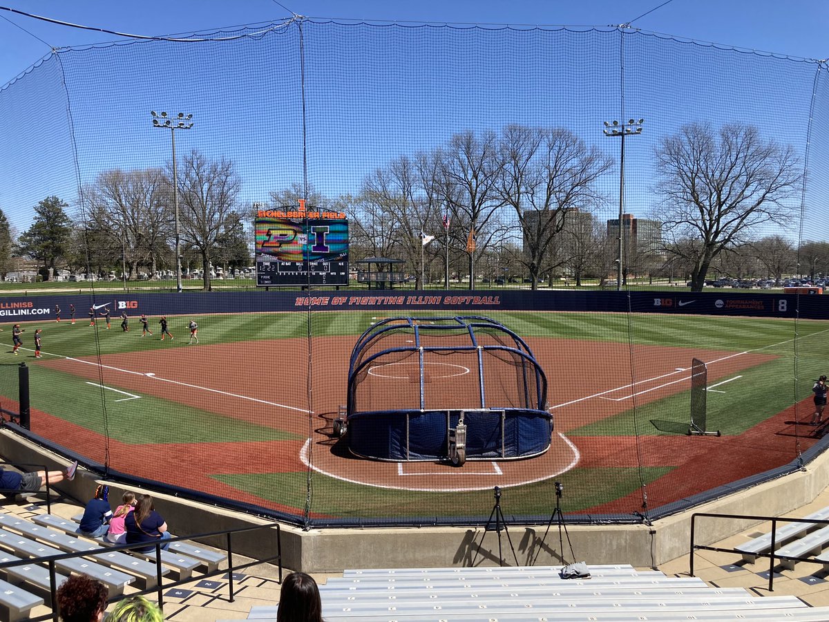 Had a fun program outing to Eichelberger Field to watch <a href="/IlliniSB/">Illinois Softball</a> compete today! 🧡💙