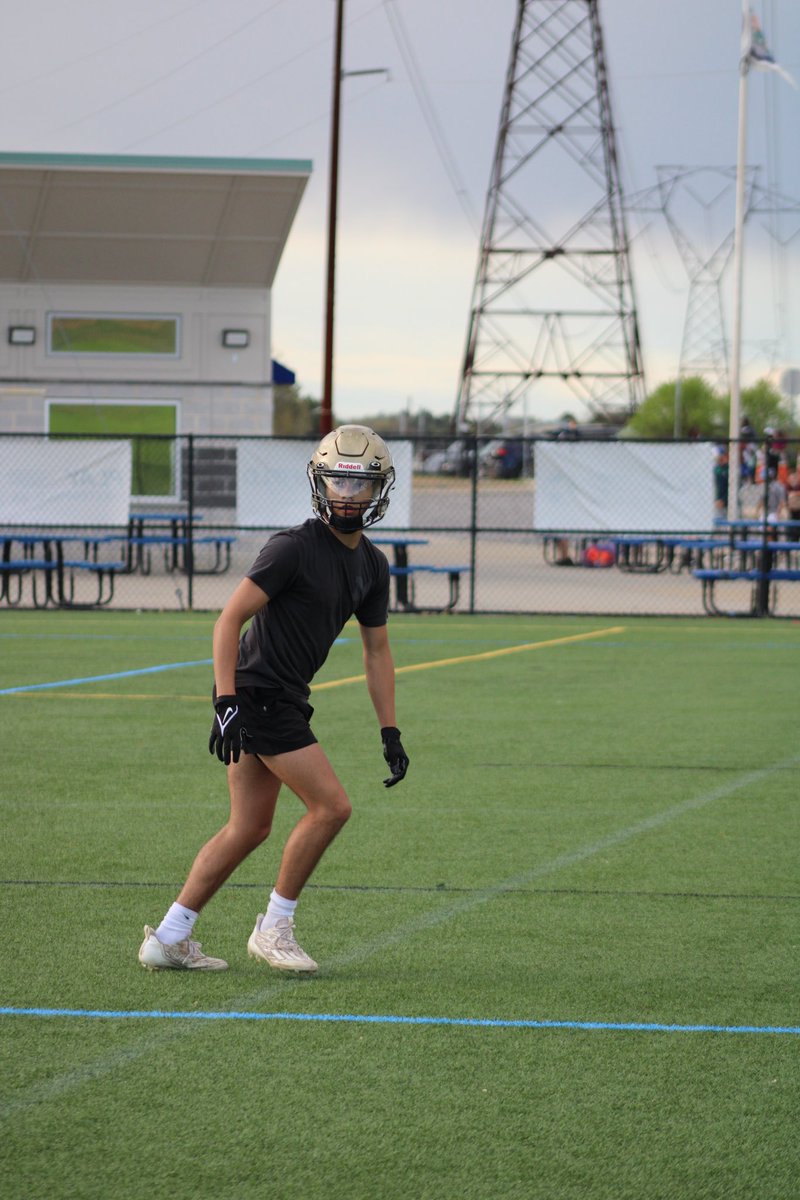 5”9” 145 lbs 2027 /4.6 40/ 3.0 gpa