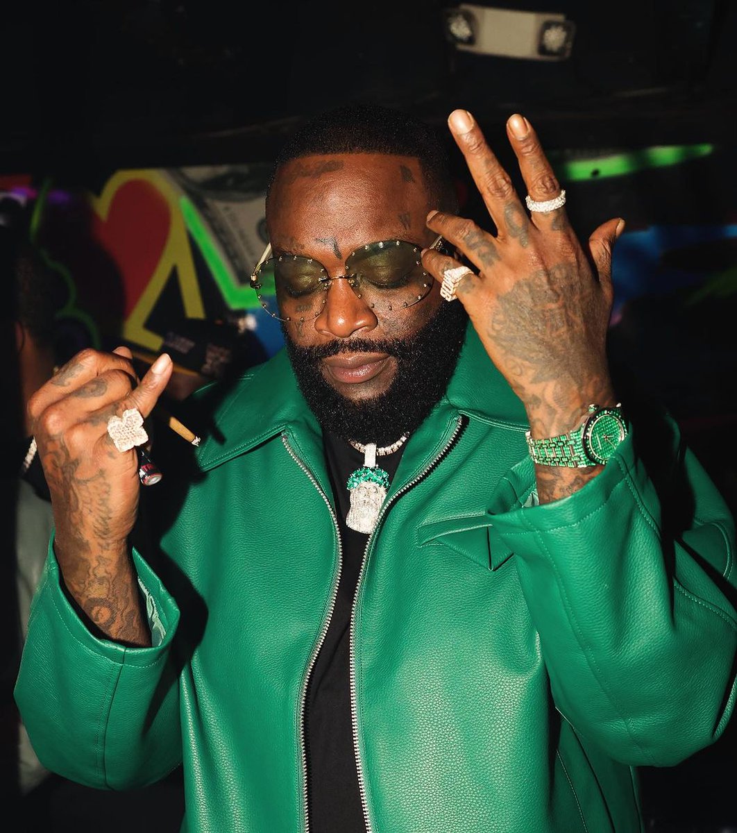ComplexMusic's tweet photo. “You had that surgery, that six pack gone, that's why you been wearing that funny sh*t at your show, you can't hide it." 

- Rick Ross https://t.co/1rzfAB6HYX