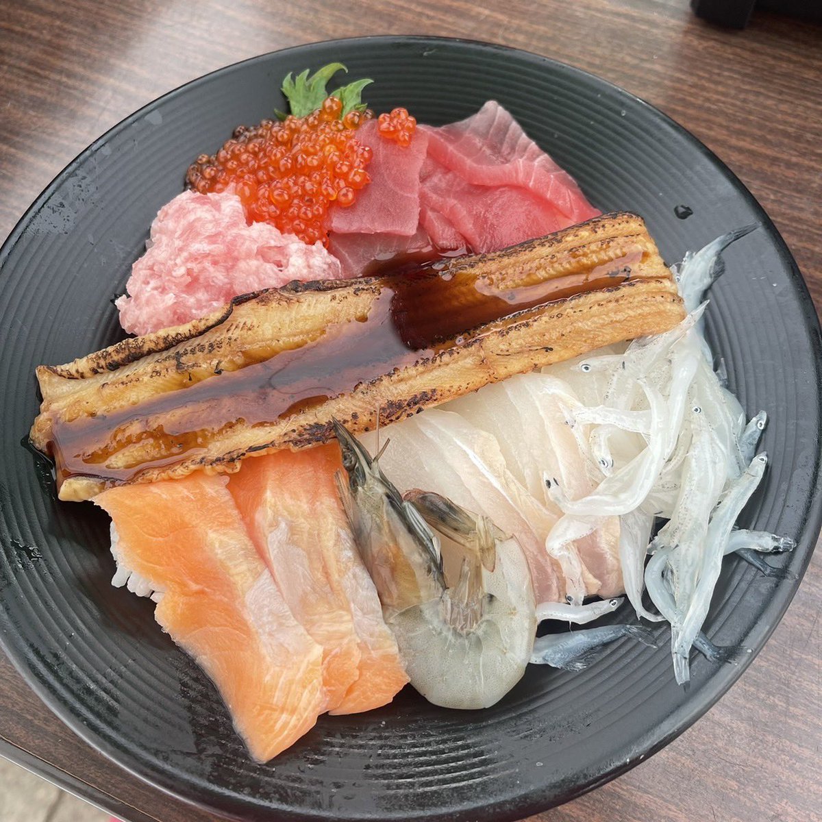 パエリア・タパス祭り最終日です🥘👌🏻 今日もめちゃくちゃ天気がいい🥹☀️ 会場にいらっしゃる方は暑さに気をつけつつ1日楽しんでください💕 会場で食べられる常磐ものの海鮮丼も絶品すぎるので大注目です🐟♡