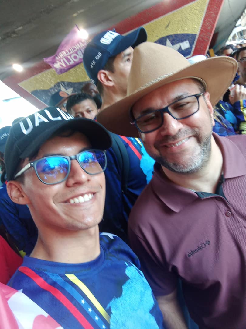 FidelidadACuba's tweet photo. #Cada11TieneSu13 La Solidaridad en la calle en la defensa de la Revolución Bolivariana, en el 22 aniversario del rescate del Comandante Chávez de las hienas del fascismo financiado y orientado por el imperialismo norteamericano. @dcabellor @pinfantea @PartidoPSUV @FidelVasquzPSUV https://t.co/HPmhEWsR9P