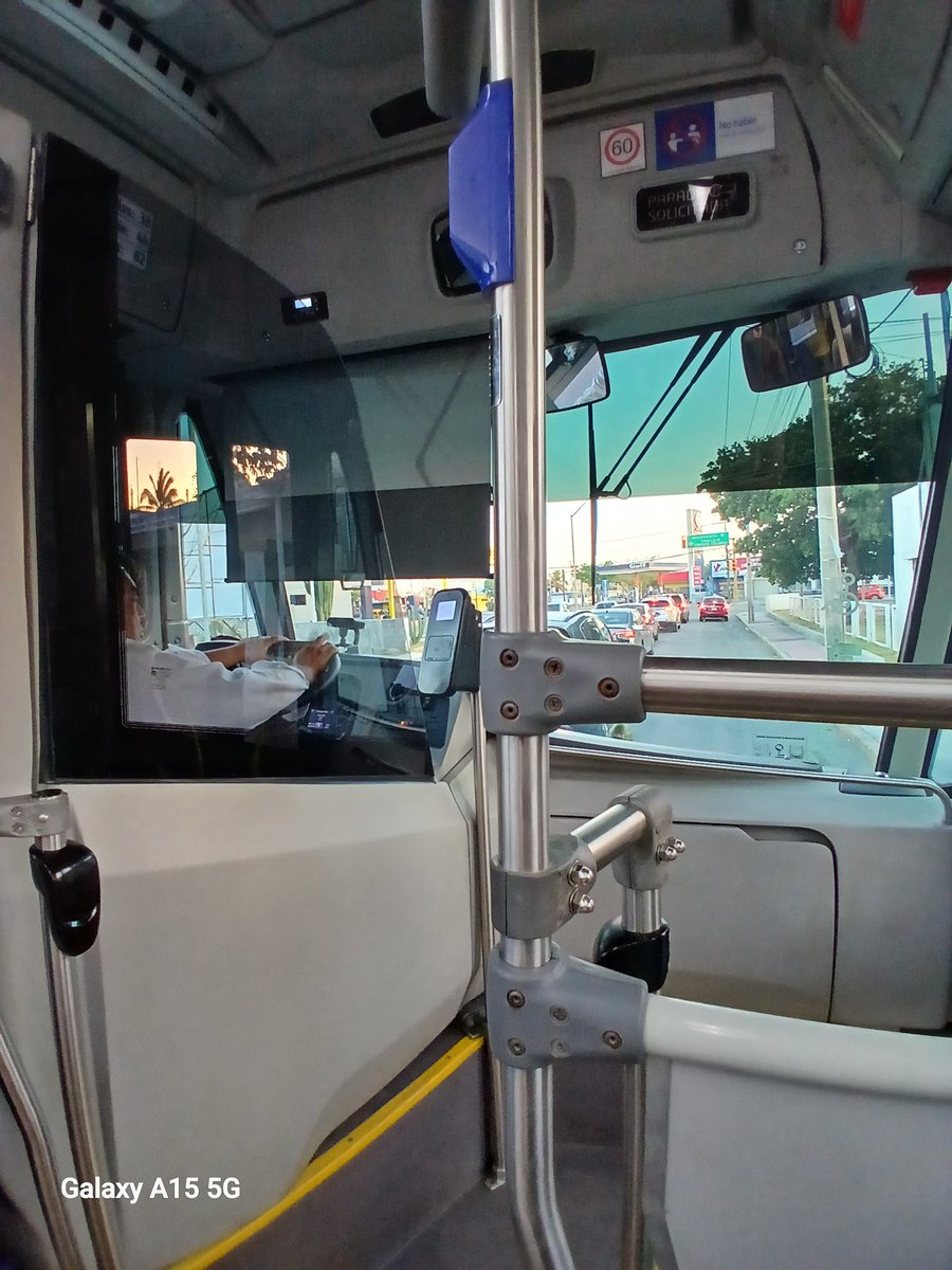 FarukMauricio's tweet photo. Al fin un servicio de buses urbanos digno en yucatan,  buses nuevos con a/a y hasta Internet gratis https://t.co/JNUuVcurqD