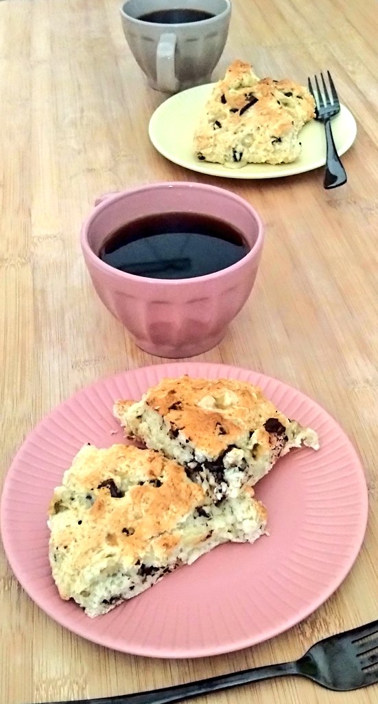 hal_041039's tweet photo. 朝。
プロテイン入りチョコバナナスコーン!
まじうますぎて!!!
あたし天才!!!
カフェやん!!!
って褒められてうれし!!!!
#HALsKitchen
#筋トレ初心者
#ダイエット https://t.co/Ecj5jqfcfQ