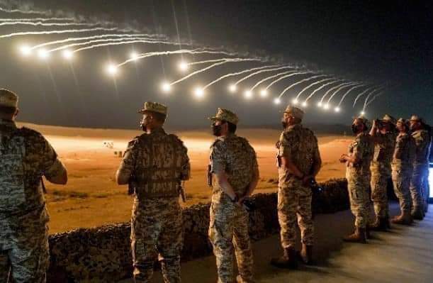 ﴿ وَإِذْ يَمْكُرُ بِكَ الَّذِينَ كَفَرُوا لِيُثْبِتُوكَ أَوْ يَقْتُلُوكَ أَوْ يُخْرِجُوكَ وَيَمْكُرُونَ وَيَمْكُرُ اللَّهُ وَاللَّهُ خَيْرُ الْمَاكِرِينَ ﴾