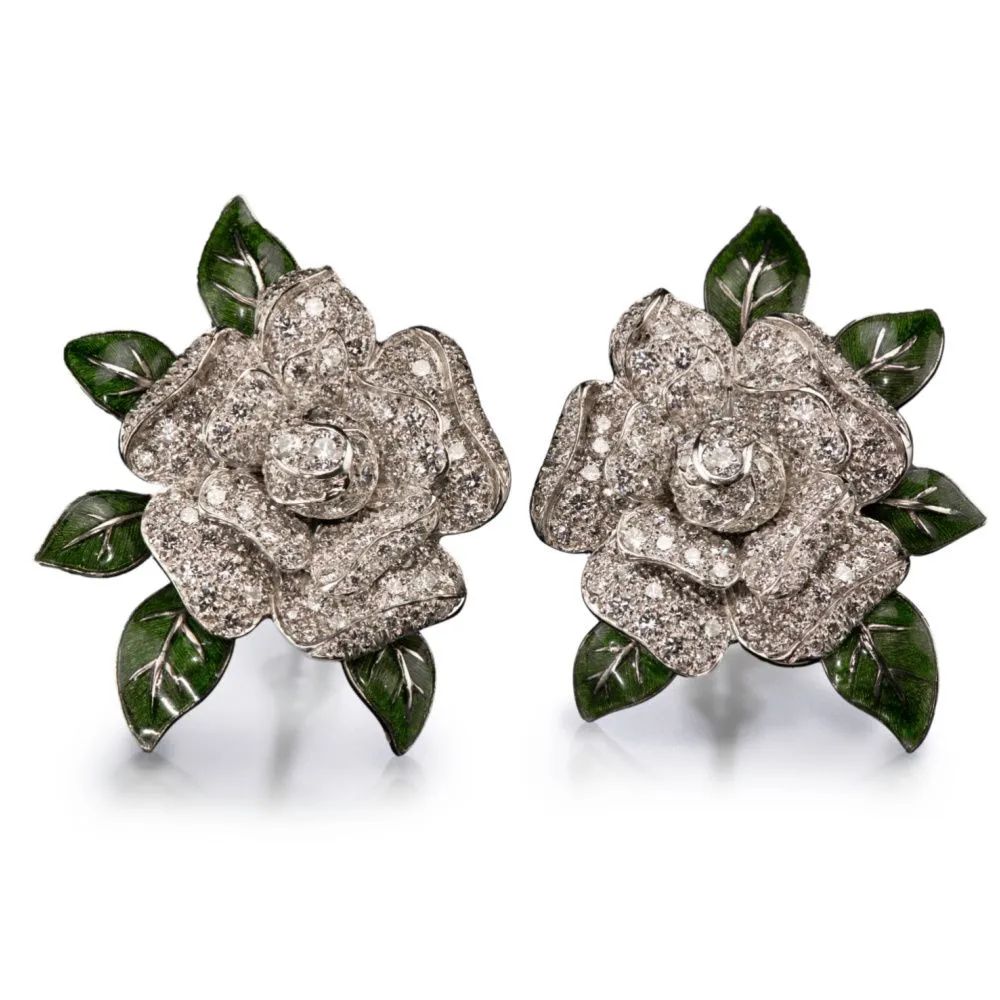 Oscar Heyman Gardenia earrings from Tiina Smith. Such classic beauty! Would you wear them? See more from Tiina Smith: diamondsinthelibrary.com/tiina-smith-je…