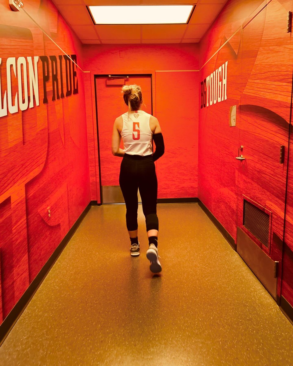That’s a wrap <a href="/BGSUVolleyball/">BGSU Volleyball</a>!  Thankful and grateful for all the memories and paths crossed!  Different colors - same focus! <a href="/jjwalzz5/">jaden walz ✱♕☾⇢</a> #SuperSenior #ProudToBecomeACougar #AlwaysAFalcon