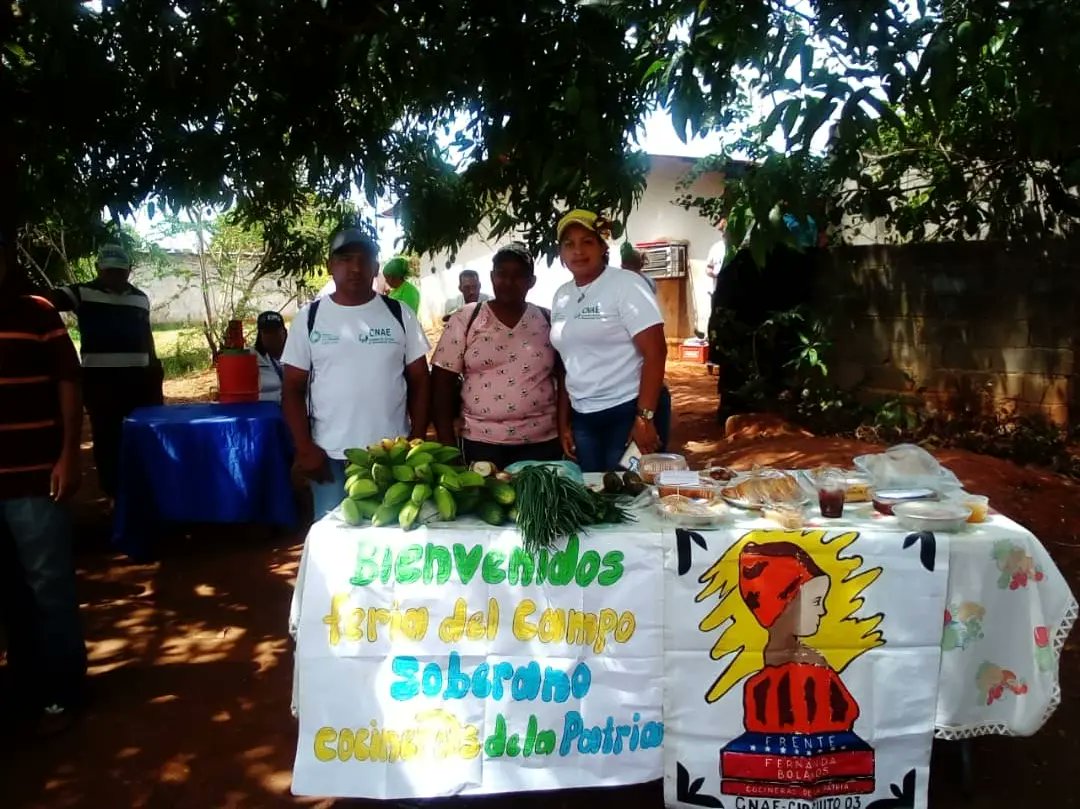 Municipio Piar Nuestras cocineras de la patria dijeron presentes en la Feria del Campo Soberano, con una muestra de la transformación de los alimentos, actividad que se realizó en la Base de Misiones, Villa Verde, Parroquia Upata. Acciones sociales gracias @NicolasMaduro