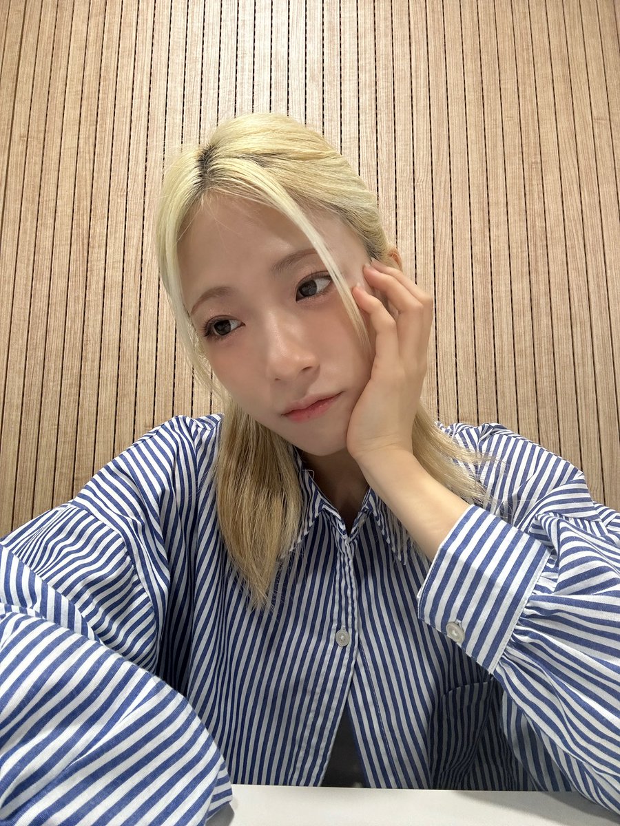 메이트~!!
잘 지내고 있나요?🤔

여러분은 어떤 하루를 보내나요👂🏻 ̖́-

#eite #에이트 #RENA #레나