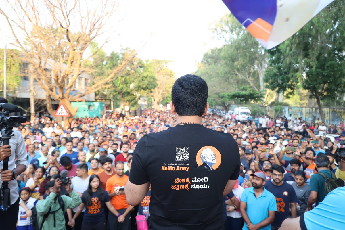 KeertiJoshi's tweet photo. A call by @Tejasvi_Surya to Bengaluru South residents to join him in #Run4Namo 5K event, and over 1000 people show up at the venue! 

Incredible support pouring in for BJP!  

#DeshakkeModi #DakshinakkeSurya https://t.co/GtbN1JPxTc