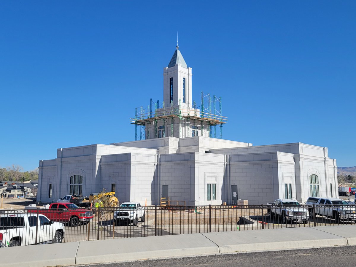 Scaffolding is being removed from the steeple of the #GrandJunctionColoradoTemple, revealing the beautifully completed stonework. Portions of the ornamental fence have been installed, and work is progressing on the hardscape. (Photo: Randy Christensen)
churchofjesuschristtemples.org/grand-junction…