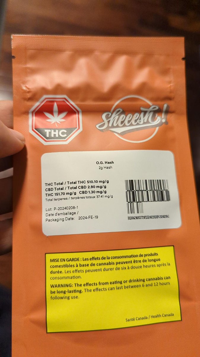 Snagged a bit of hash on the way home. I have loads of it here but it's kinda fun (but mostly disappointing) to try the legal stuff. This is pretty good tho! It smells sickly sweet, burns great, isn't harsh, tastes hashy, and has me very relaxed. I think I'll have some more..😤