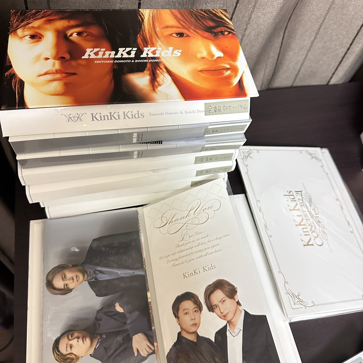 hanakkk_512487's tweet photo. KinKiちゃんFCからのお知らせ、ここ最近でいちばんショックだったかも。
発足当時、情報局から引き継ぐと��会を優先してくれて、私にはとても愛着のある会員番号でした。
会報フォルダーのストックまだ2冊半分あいてるよ🥺
色々整ってからの再開でも新たな発足でも、待ってる。
#KinKiKids
#Kix3 https://t.co/a3aQ8gqvOm