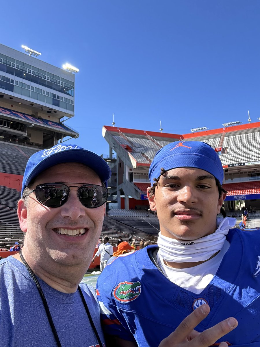gator_cards's tweet photo. Thank you @Fl_Victorious for a great day before and after the game! https://t.co/WSAerGvZY7