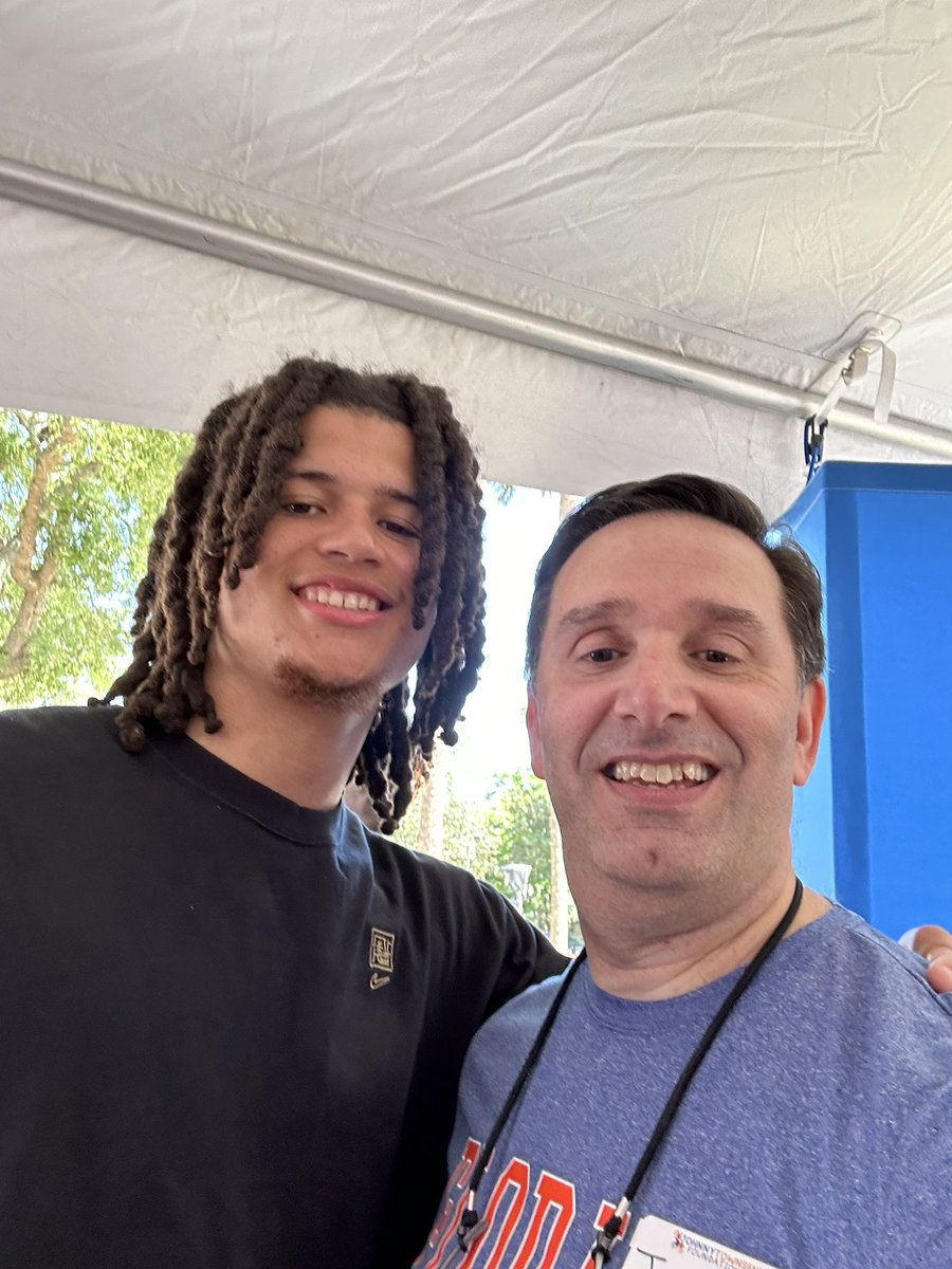 gator_cards's tweet photo. Thank you @Fl_Victorious for a great day before and after the game! https://t.co/WSAerGvZY7