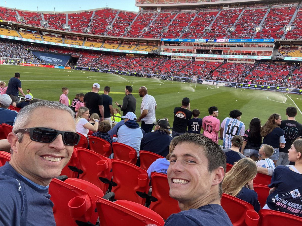 Nothing like seeing the GOAT in person!!!👊🎉😊🙌