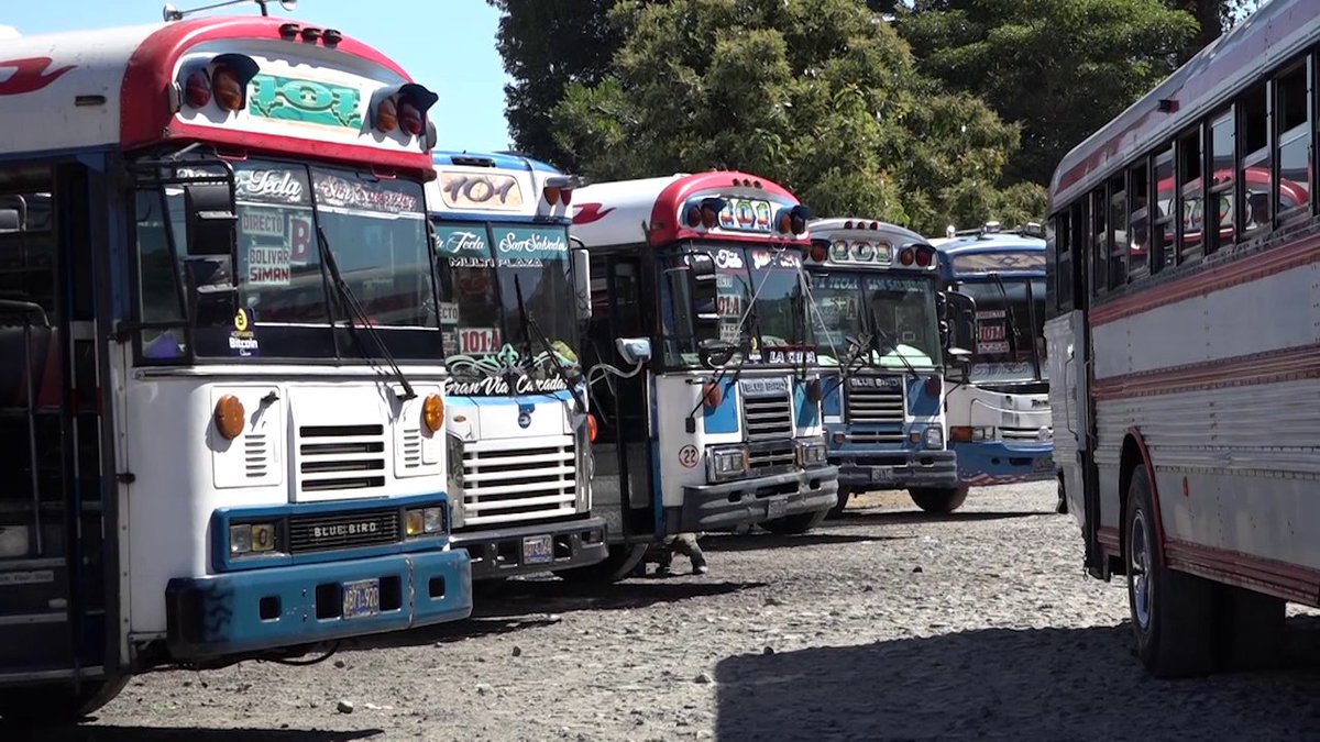 Alcalde @HenryFloresST anuncia ultimátum para ordenar empresarios de buses y microbuses en #SantaTecla

tinyurl.com/2y3lwwql