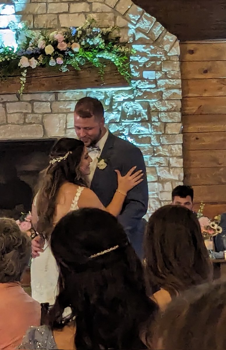 GFriday's tweet photo. I love first wedding dances where it's apparent this is the first chance they've had to talk all day. https://t.co/0cdQ3t479z