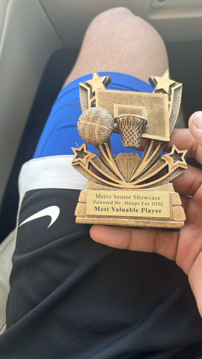 had a great game in the 23-24 Metro hoops for him senior showcase won mvp and hit the game winning 3pt shot!