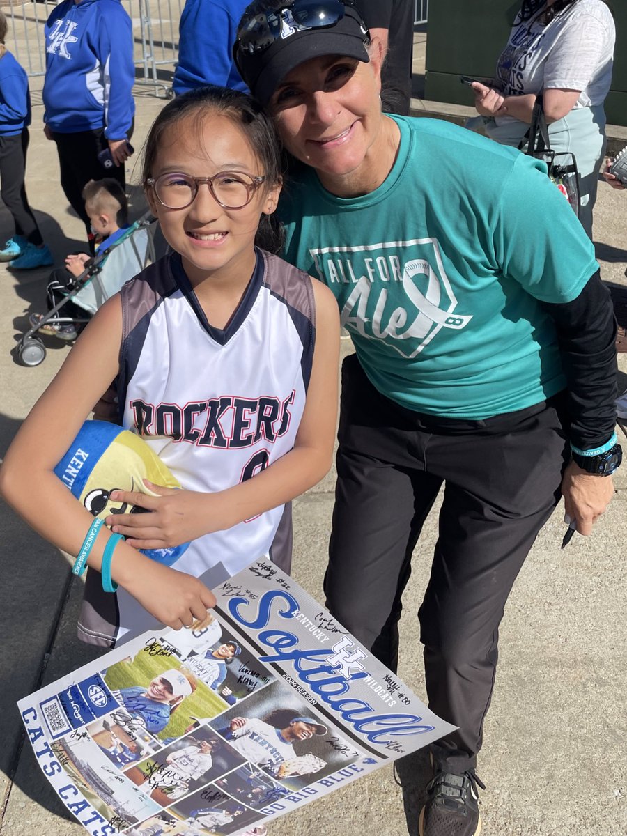 m_ingram43's tweet photo. @UKCoachLawson is the best!! Best of luck tomorrow @UKsoftball!! Need a W to win the series! #GoCats https://t.co/KEoClXx3zU