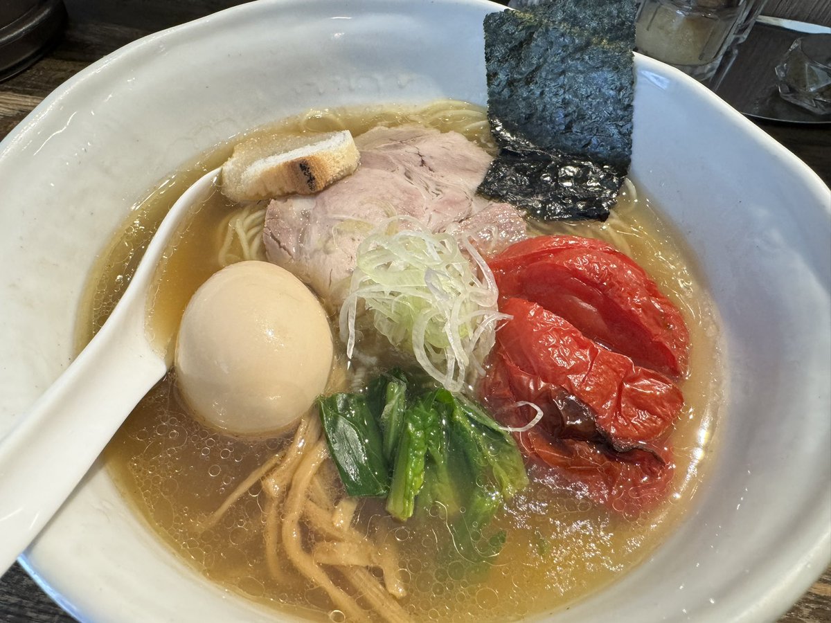 WlLwI7oystAKNb1's tweet photo. 都内にある
人気ラーメン店の
CiQUEに行ってきた🍜🌏

遠くまで来た甲斐があって
とても美味しかった✌️😆
焼きトマトのトッピングも最高🍅

予約制のとんかつ屋と知らず、
お店行って入れずに
凹んだことは忘れることにしよう…笑

#東京都杉並区
#食べログ百名店
#CiQUE https://t.co/iBuGqHVphP