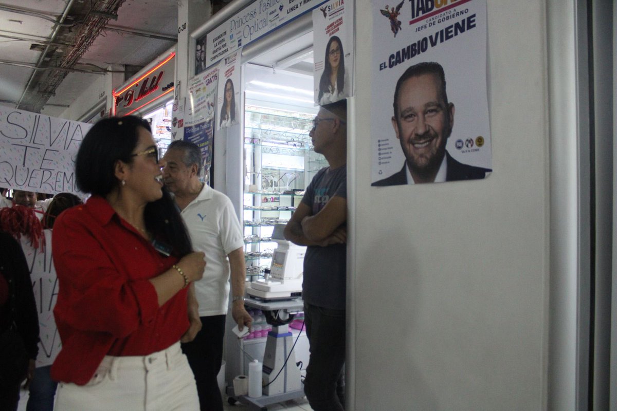 SilviaSanBarr's tweet photo. #ChambeandoAndo en Plaza Tacuba
¡Gracias por el apoyo que siempre me han brindando compañeros de esfuerzo, de lucha y de trabajo!
¡Este espacio es para defender su causa, el comercio popular!
#YoXSilvia ♥️ https://t.co/AIKFN1Wk5X