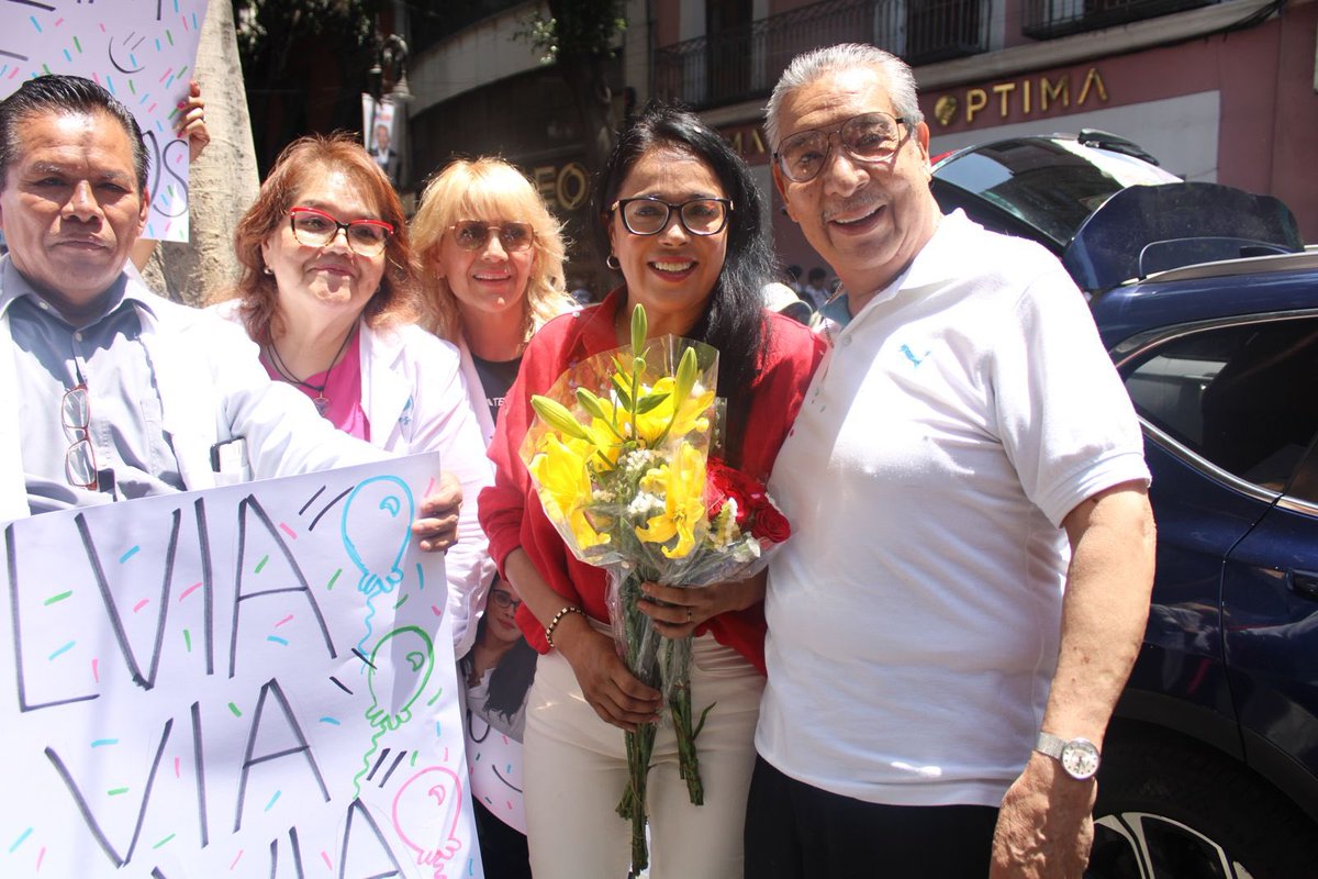 SilviaSanBarr's tweet photo. #ChambeandoAndo en Plaza Tacuba
¡Gracias por el apoyo que siempre me han brindando compañeros de esfuerzo, de lucha y de trabajo!
¡Este espacio es para defender su causa, el comercio popular!
#YoXSilvia ♥️ https://t.co/AIKFN1Wk5X