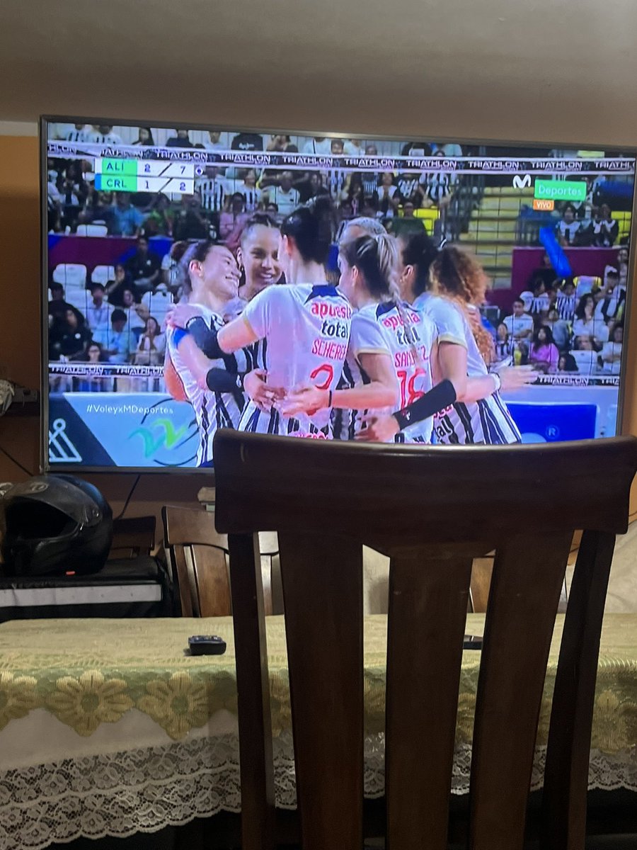 Saludos para la familia martinez desde el callao , ando viendo con mi abuelo cesar y mi padre cesar #VoleyxMDeportes 
<a href="/ClubALoficial/">Club Alianza Lima</a> <a href="/MovistarDeporPe/">Movistar Deportes</a>  arriba alianza