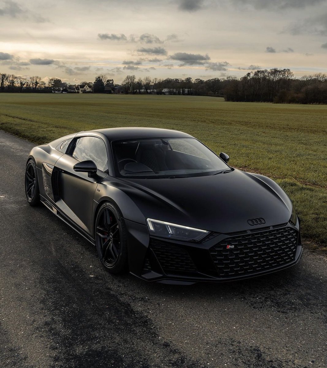LuxuryCars365's tweet photo. Audi R8 ♠️ https://t.co/GHpesDCZjV