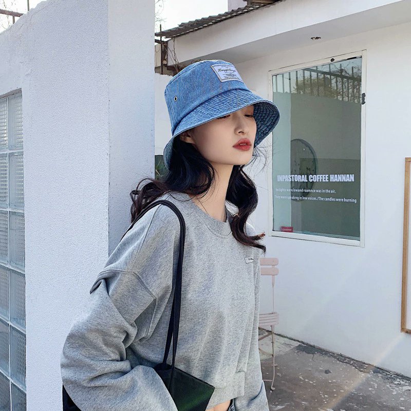 _sweetgirls30's tweet image. Mau liburan tapi cuaca panas? tenang kalian bisa pake topi agar tidak terlalu panas dan stylish

── a thread