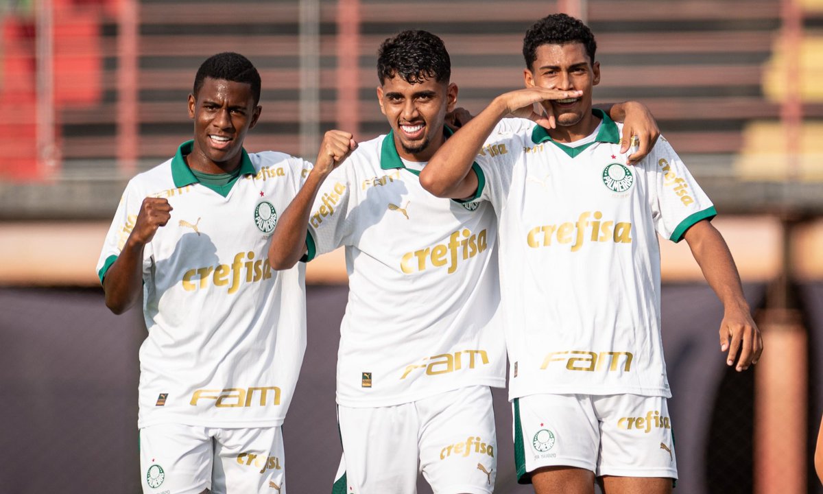 Estreia com o pé-direito! As #CriasDaAcademia venceram o Flamengo-SP por 2 a 0 na estreia do Paulista Sub-20 ➤ bit.ly/4aO6AC9 📷 Ronaldo Barreto #AvantiPalestra