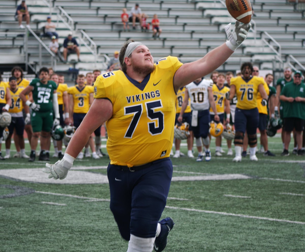 One guy had both teams cheering at @AugieFB and @NWBearcat_FB's joint practice and it was @Pkellogg5's effort in the big man punt catch. Northwest's big guys got the win, but the 6'7, 345 pounder was the most outstanding catch. Full photo gallery coming soon. 1/2 @WittD2Football