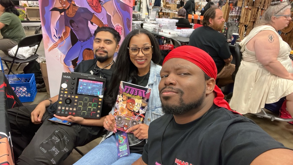 DaBrute00's tweet photo. Had a perfect day 1 at @biglickcomiccon! Thanks to all the ppl that checked out #TREBLETRW! #Brutalplanetcomics #indiecomics Shout out to @Mvrtinmpc @SupaDupaBats https://t.co/7hNgiRswPA