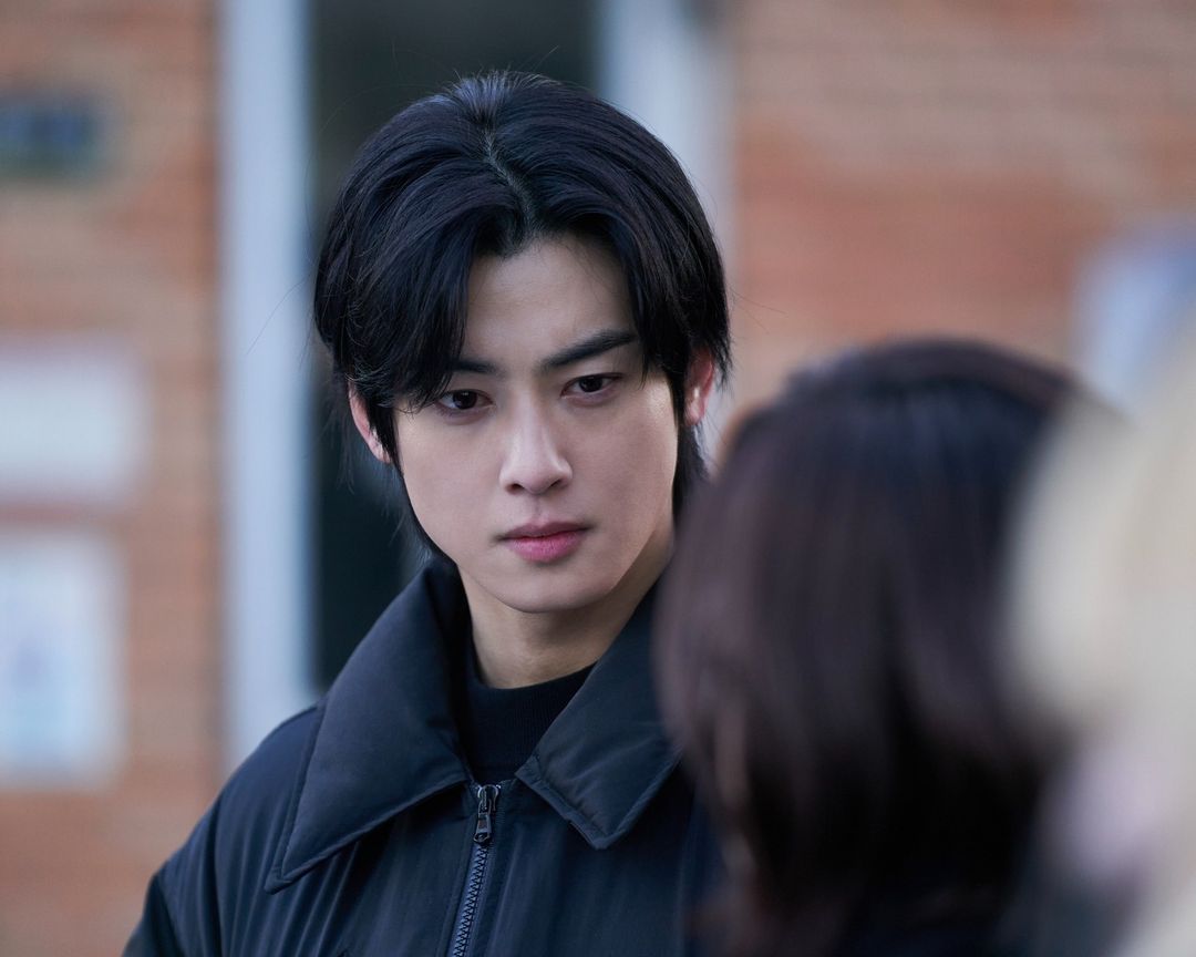 📰 Cha Eunwoo &amp; his global influence as actor were highlighted in the article “Frozen drama market... Breaking through the narrow programming gate"

In a challenging landscape where the domestic drama market faces a downturn, the industry is witnessing a transformation in