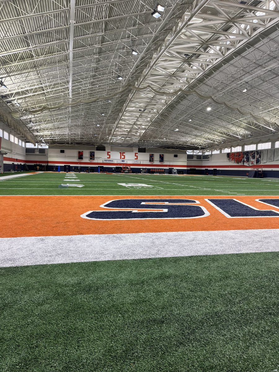 Great day @IlliniFootball. It was an awesome time on campus. The facility were amazing. Thank you @coachPatRyan for showing me around. @SHSpatFB @Fodrocy1156