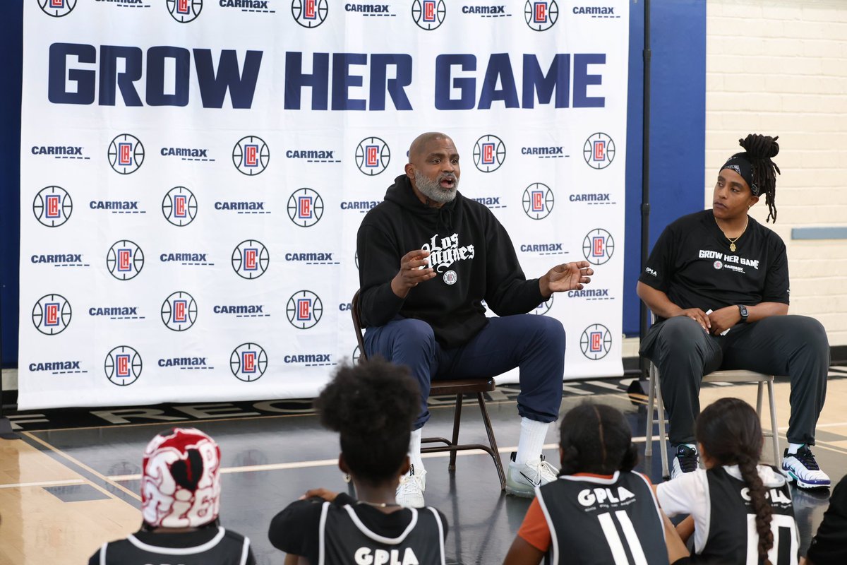 JrClippers's tweet photo. Community 💙

Special thank you to @cuttinoslife for dropping into our Grow Her Game Academy, Presented by CarMax! https://t.co/xhUpFCMIIW