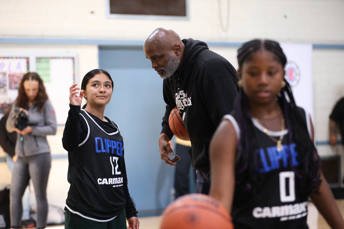 JrClippers's tweet photo. Community 💙

Special thank you to @cuttinoslife for dropping into our Grow Her Game Academy, Presented by CarMax! https://t.co/xhUpFCMIIW