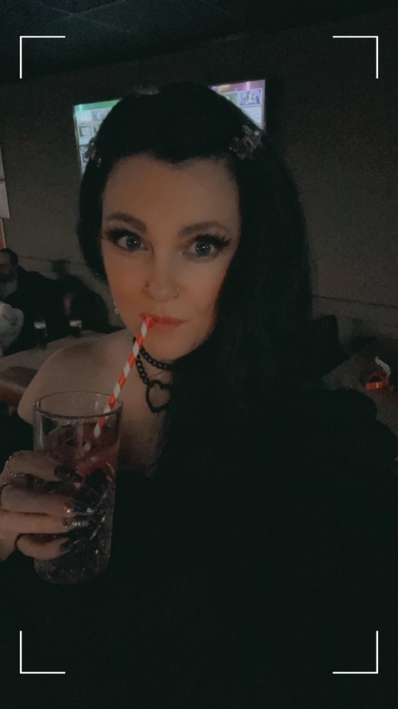 horror_chloe's tweet photo. Hi 😊 https://t.co/5gng8fwcin