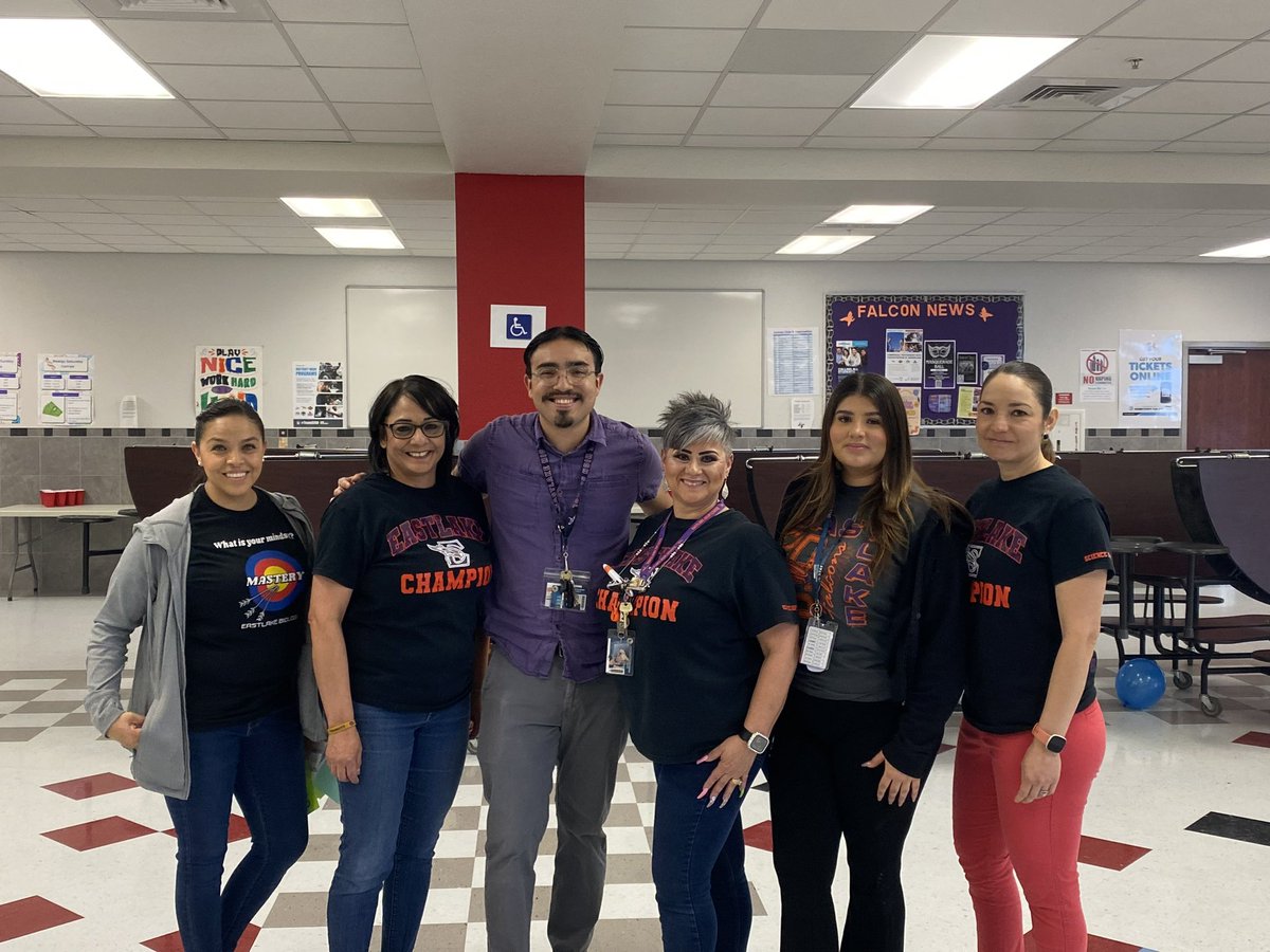 This is the definition of #team right here! These individuals truly pour their hearts & souls into everything they do & it shows. I am truly thankful 4 their commitment & dedication to our students. Today’s Bio Blitz was amazing! ☺️
#inittowinit 🙌🏽
@AAvila_EHS 🍎 
@EJAC0BO 🍎