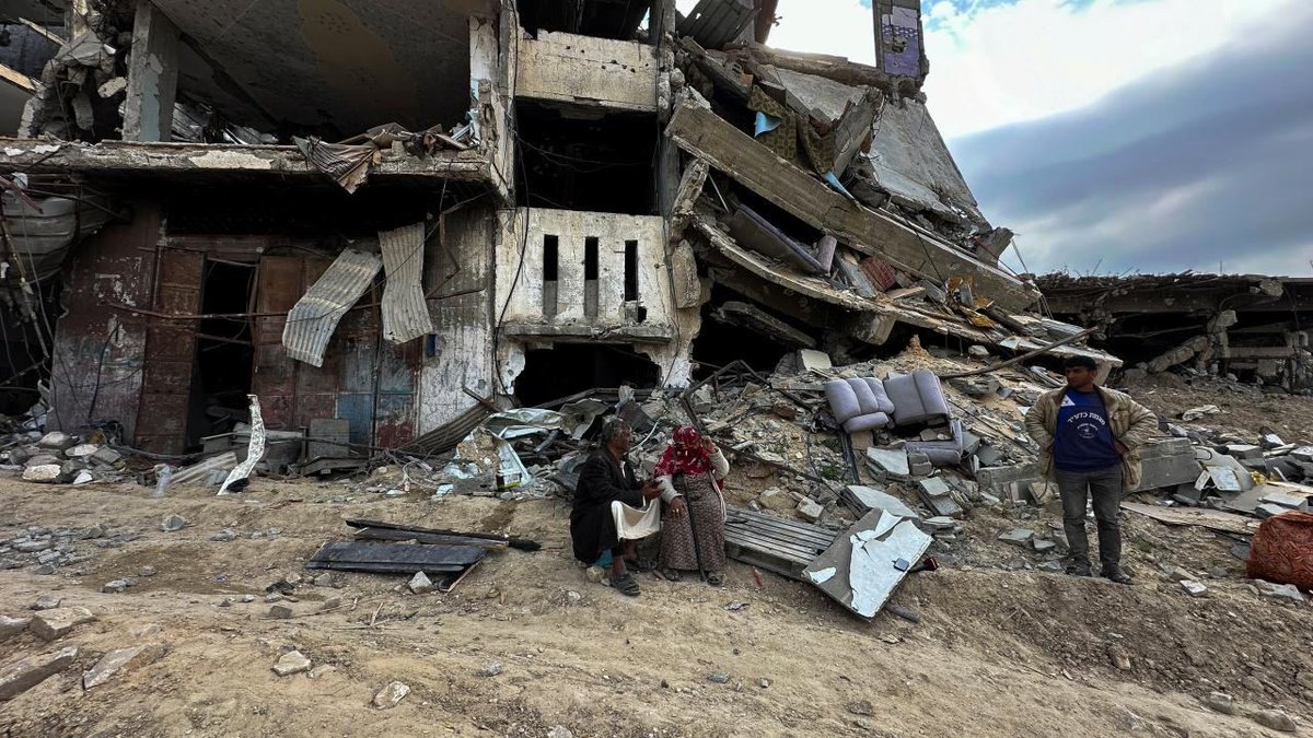 2 milyon kişi yerinden edildi, 17 bin çocuk öksüz... İsrail, 7 Ekim'den bu yana Gazze'ye 70 bin tondan fazla patlayıcıyla saldırdı. trthaber.com/foto-galeri/is…