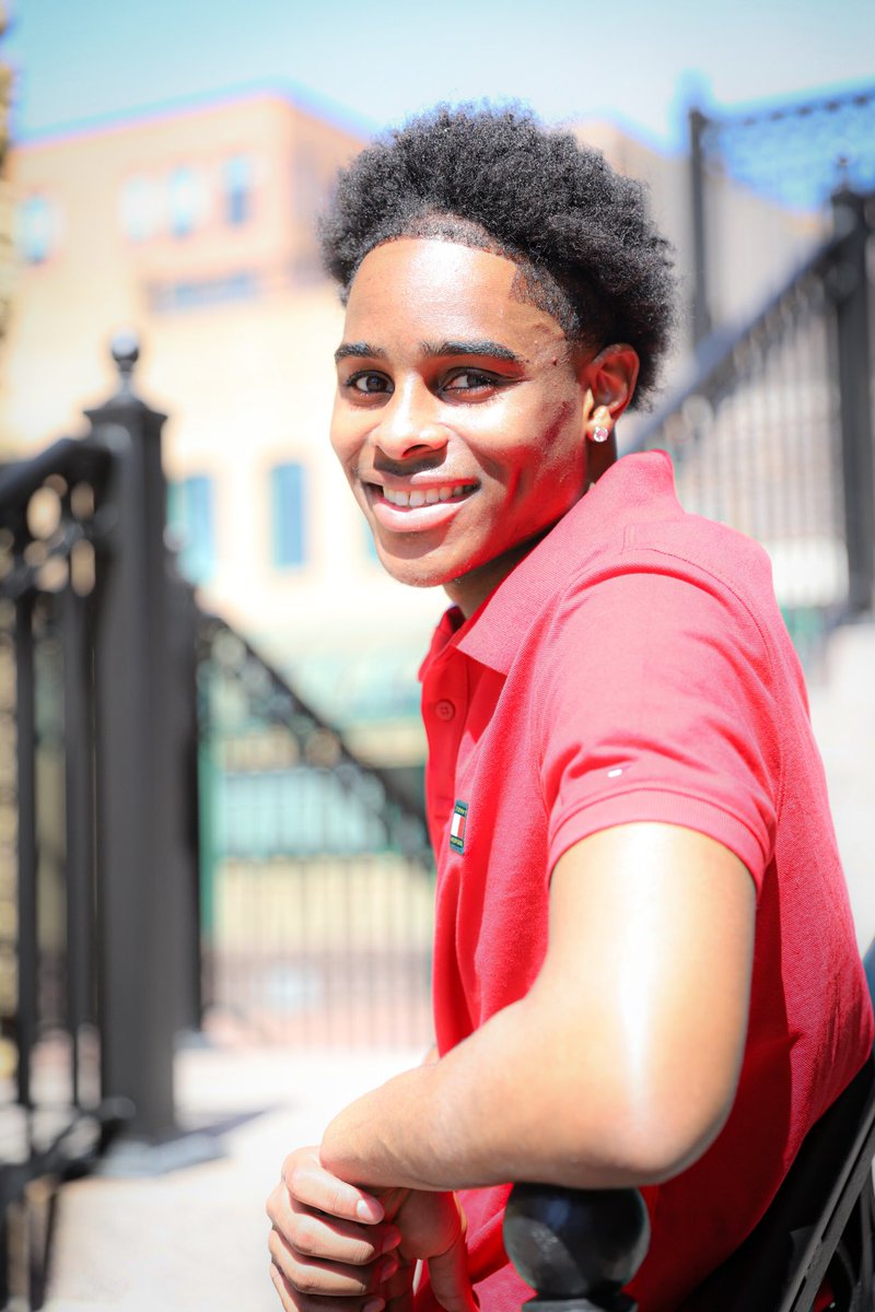 crissha's tweet photo. Jordan’s Senior Pictures 🧑🏾‍🎓🎓📚 #classof2️⃣0️⃣2️⃣4️⃣ https://t.co/68cLxYiLbl